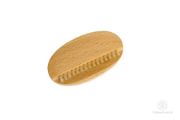 Oválný bukový kartáček na ruce