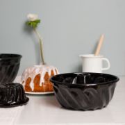 Obrázek Smaltovaná forma na bábovku - 22 cm - červená