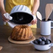 Obrázek Smaltovaná forma na bábovku - 22 cm - červená