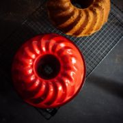 Obrázek Smaltovaná forma na bábovku - 22 cm - červená