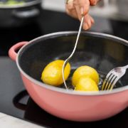 Obrázek Smaltovaná pánev se skleněnou poklicí - 20 cm - různé barvy