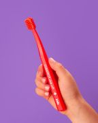 Obrázek Dětský zubní kartáček Curaprox UltraSoft - červený